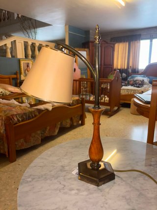 Lámpara de mesa laLLUM madera y metal