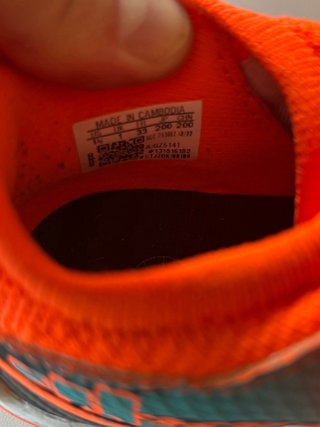 Botas Fútbol Sala Adidas Messi Talla 33 para niño