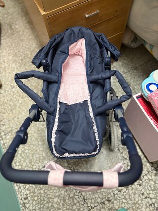 Carrito de juguete y planchero