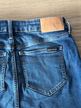 Falda Calvin Klein Talla W27 equivalente a 37