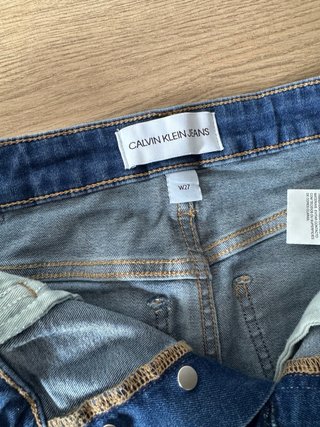 Falda Calvin Klein Talla W27 equivalente a 37