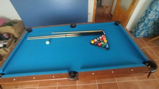 Mesa de billar con accesorios
