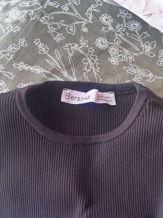 Camiseta Bershka Negra Talla