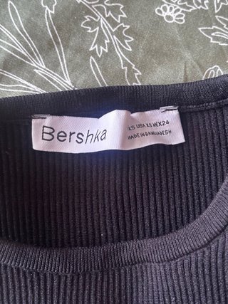 Camiseta Bershka Negra Talla