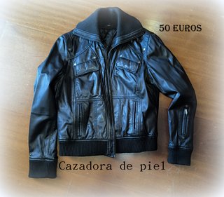 Cazadora de piel negra
