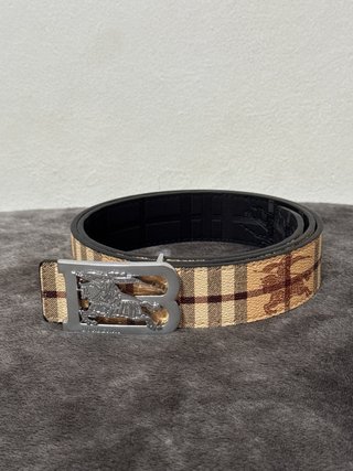 Cinturón Burberry Reversible