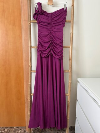 Vestido invitada púrpura