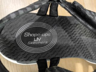 2 pares de sandalias Skechers