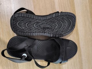 2 pares de sandalias Skechers