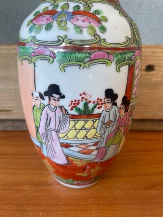 Vaso vintage cinese Famille Rose in porcellana
