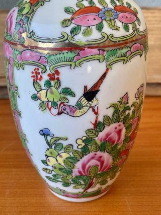 Vaso vintage cinese Famille Rose in porcellana