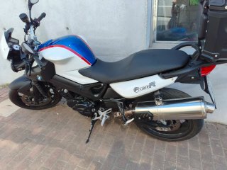 BMW F800R Naked Blanca y Negra