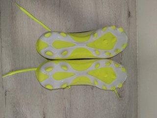 Botas Adidas F50 Talla 42.5 Blancas y Flúor