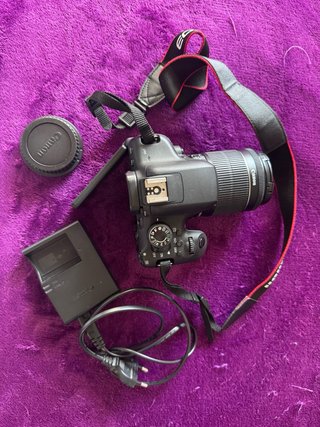 Máquina fotográfica Canon 750D