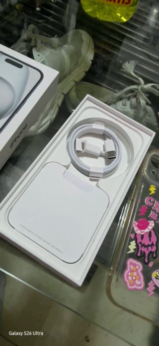 iPhone 15 Negro todo original menos la tapa traser
