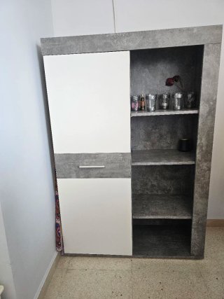 Mueble de comedor gris y blanco
