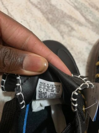 Zapatillas Adidas Negras y Doradas