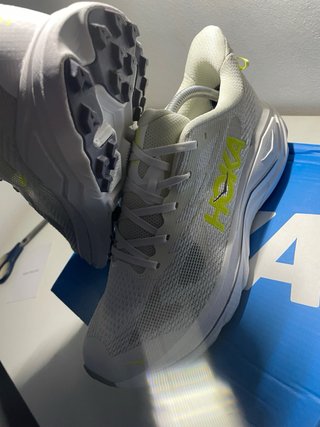 Hoka Challenger 8 Zapatillas Running Blancas y Ama