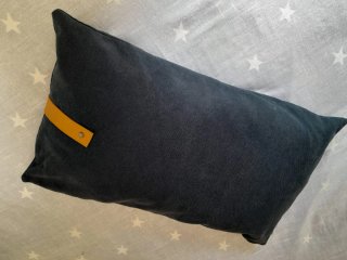 4 Fundas Cojín Tela y Piel Medidas: 60 x 38cm