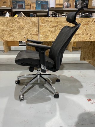 Silla de oficina ergonómica negra