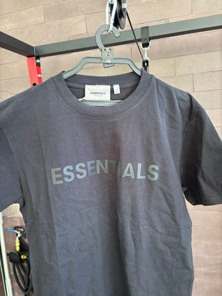 Camiseta Essentials Negra Talla M