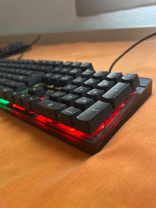 Teclado Gaming GXTrust Negro, con luces RGB