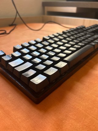 Teclado Gaming GXTrust Negro, con luces RGB