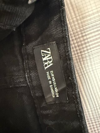 Falda vaquera corta negra Zara
