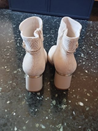 Stivaletti beige mai indossati