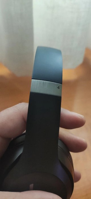 Beats Solo 4 Wireless Bluetooth