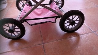 Cochecito de muñecas rosa lunares