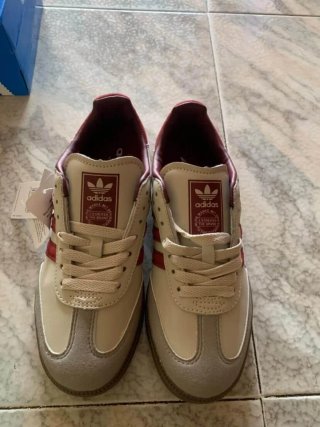 Zapatillas Adidas Beige y Rojo