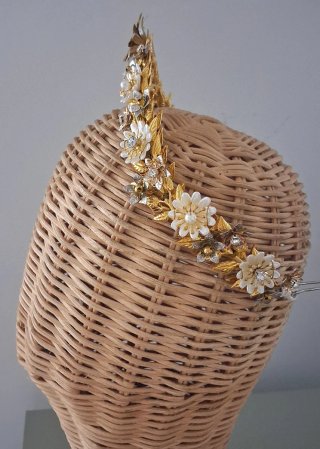 Tocado Novia Tiara Flores Doradas Perlas