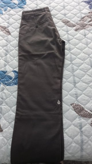 Pantalón gris