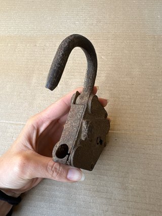 Lucchetto antico in ferro