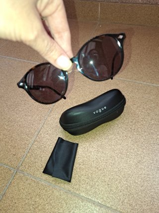 Gafas de sol Vogue marrones y negras