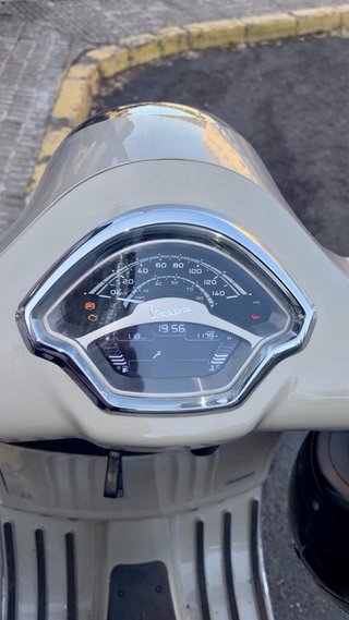 Vespa GTS 125 Beige