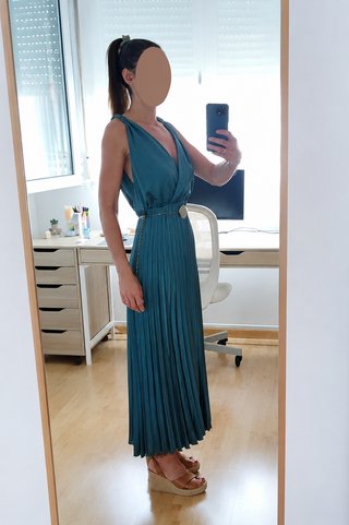 Vestido largo Zara verde azulado con etiqueta
