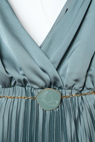Vestido largo Zara verde azulado con etiqueta