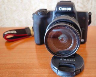 Cámara Canon M50 Mark II + Accesorios