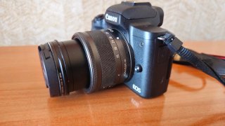 Cámara Canon M50 Mark II + Accesorios
