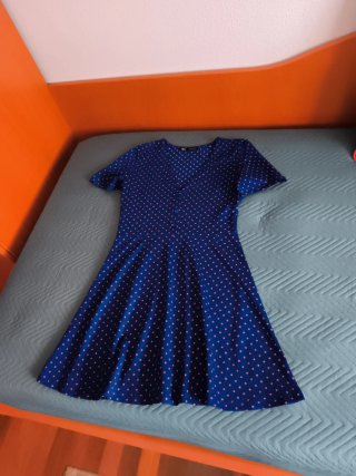 Vestido azul lunares rosa Zara