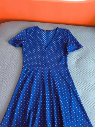 Vestido azul lunares rosa Zara