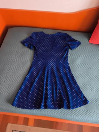 Vestido azul lunares rosa Zara