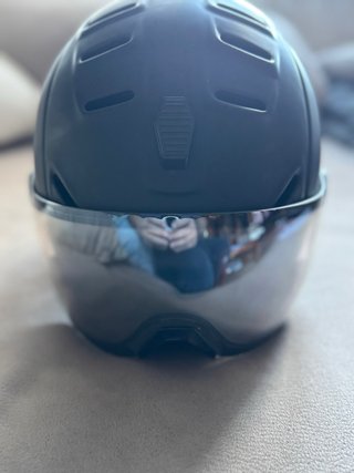 Casco de esquí con visera