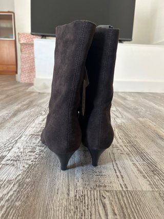 Botines de Zara ante marrones