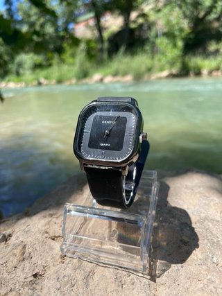 Reloj Geneva Cuadrado Negro Correa Suave