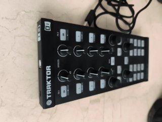 Controlador DJ Traktor Kontrol X1