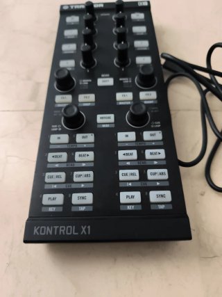 Controlador DJ Traktor Kontrol X1