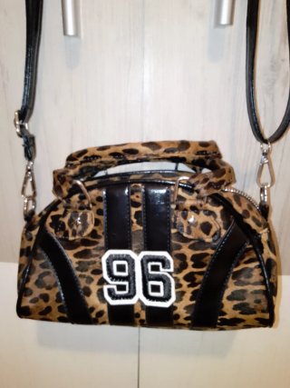 Bolso estampado leopardo con número 96